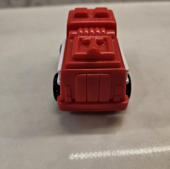 Vintage train caboose and 2000 Playskool fire truck - Picture 10 of 13